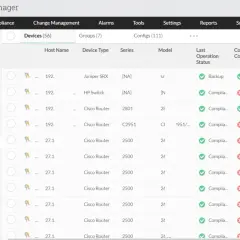 Netzwerkübersicht mit Cisco Routern und Juniper SRX. 56 Geräte sind im Backup-Status, einige Cisco-Geräte zeigen Konflikte.