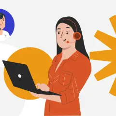 Eine Frau mit Headset arbeitet im **contact center** am Laptop. Eine Kundin telefoniert im Hintergrund.