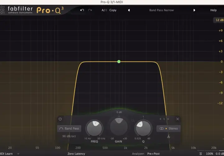 Ein Bandpassfilter in FabFilter Pro-Q 3, der Frequenzen in einem schmalen Bereich durchlässt.