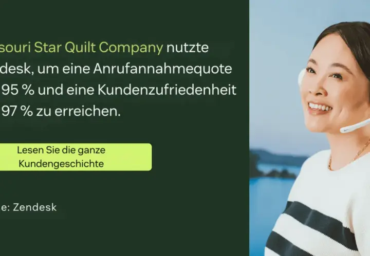 Eine Kundin mit Headset lächelt. Missouri Star Quilt Company erreichte mit Zendesk eine Anrufannahmequote von 95%. Das IVR-System hilft, Kundenanfragen effizient zu bearbeiten.