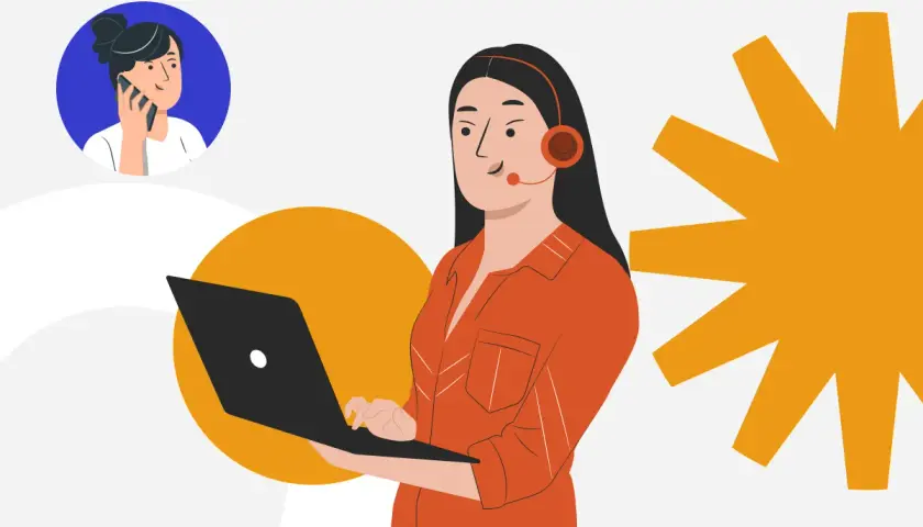 Eine Frau mit Headset arbeitet im **contact center** am Laptop. Eine Kundin telefoniert im Hintergrund.