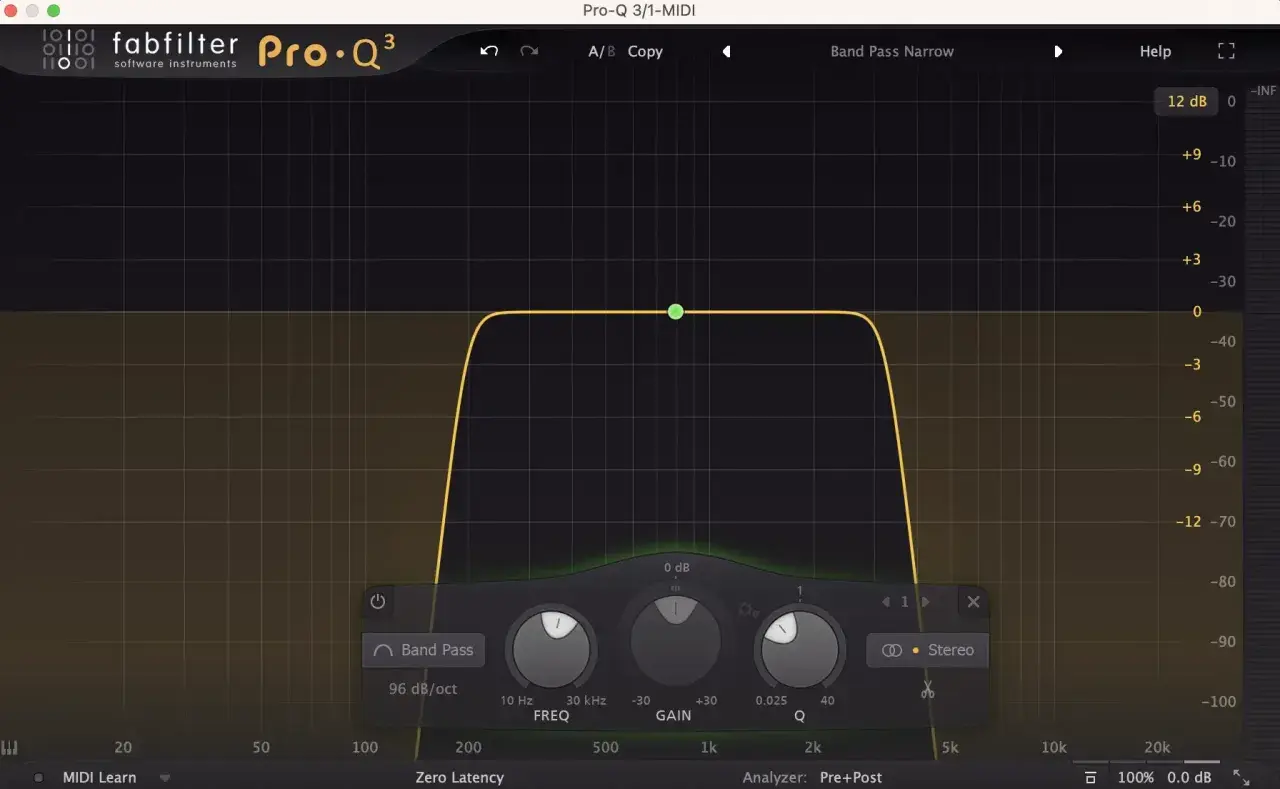 Ein Bandpassfilter in FabFilter Pro-Q 3, der Frequenzen in einem schmalen Bereich durchlässt.