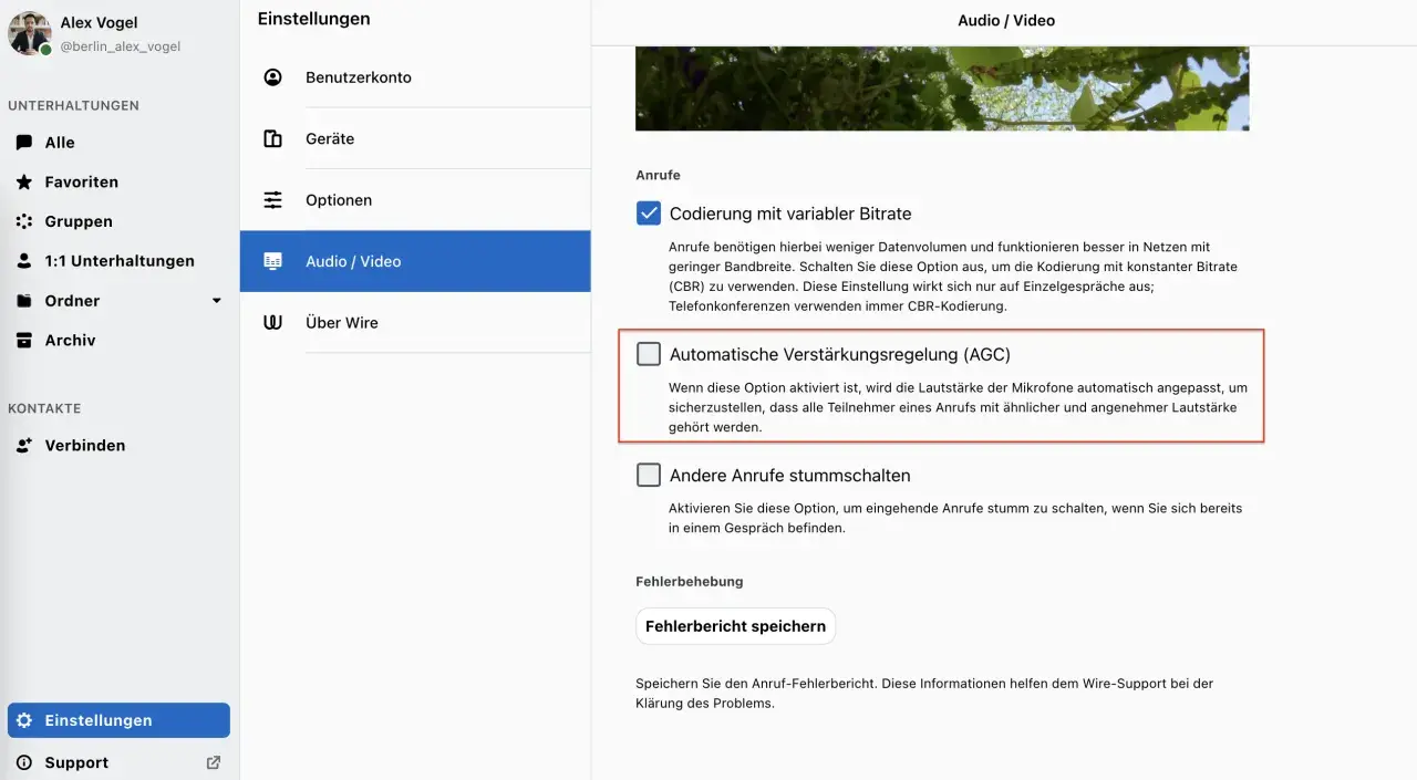 Einstellungen für Audio/Video: Automatische Verstärkungsregelung (AGC) passt Mikrofonlautstärke an, damit alle im Anruf gut zu hören sind.