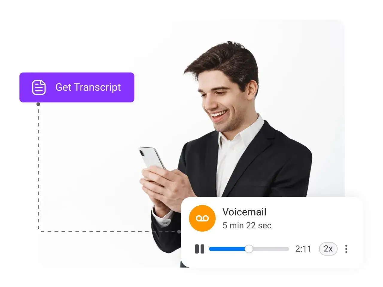 Mann mit Smartphone, der eine Voicemail abhört.
